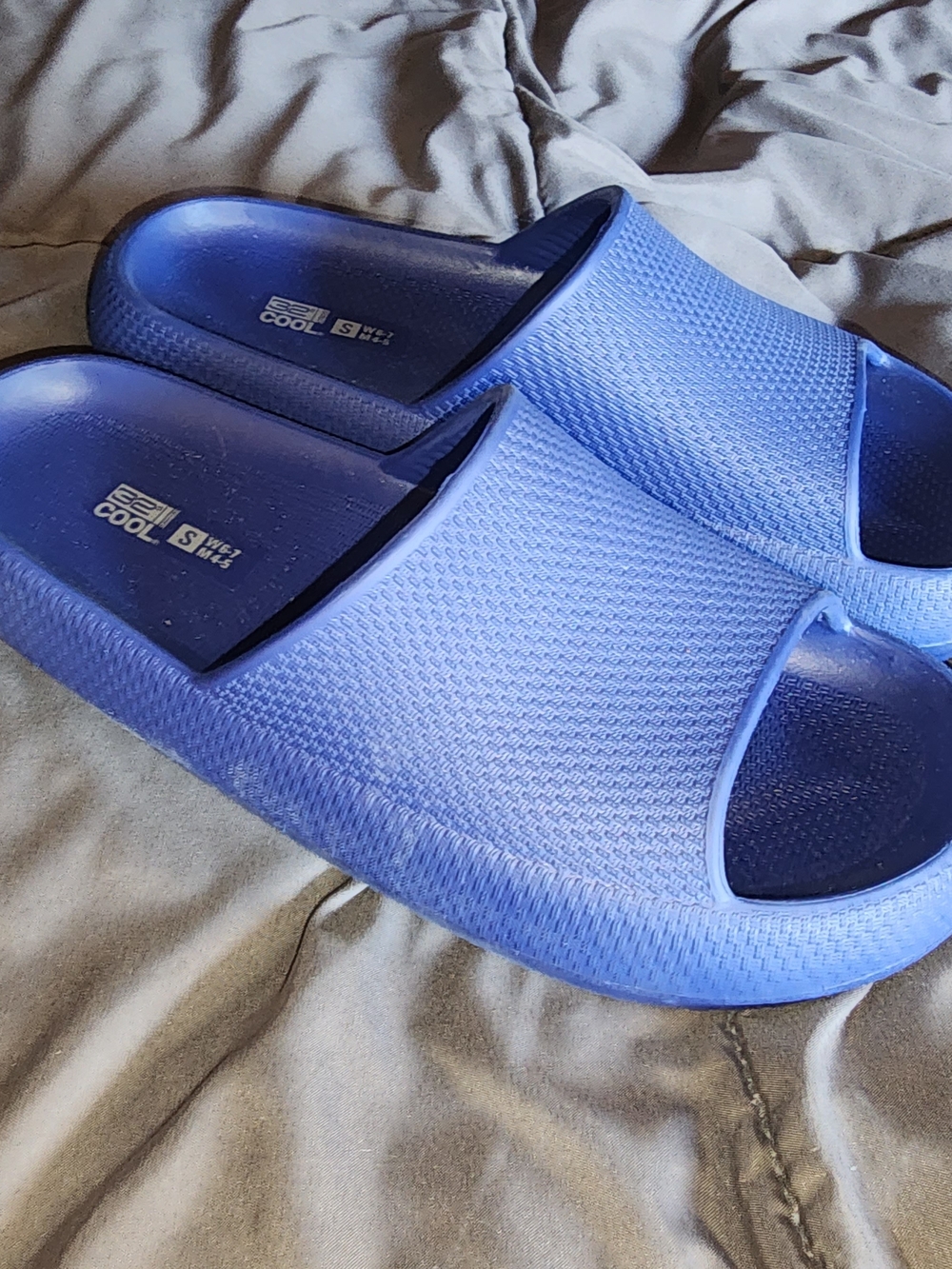 32 Degrees Cool Cushion Slides blue unisex Men's 4-5 and women's 6-7